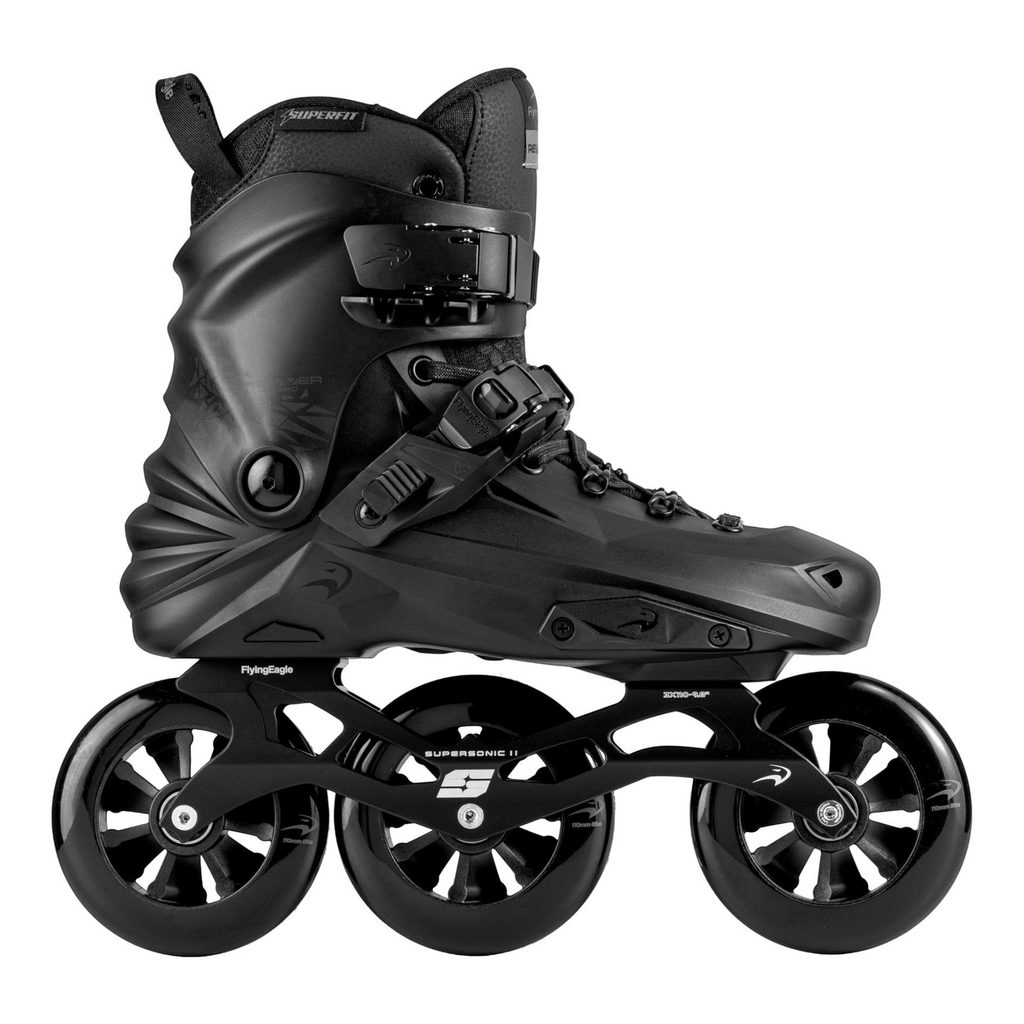 Patins KonRoller FlyingEagle Reaver Pro T110 preto com três rodas de 110mm, hardboot urbano e base de alumínio CNC.