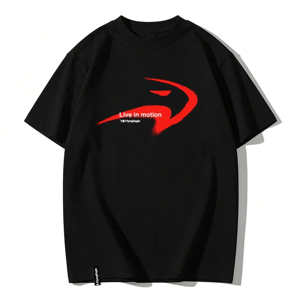 Camiseta preta KonRoller FlyingEagle Sprayed em algodão premium com estampa vermelha e escrita Live in motion