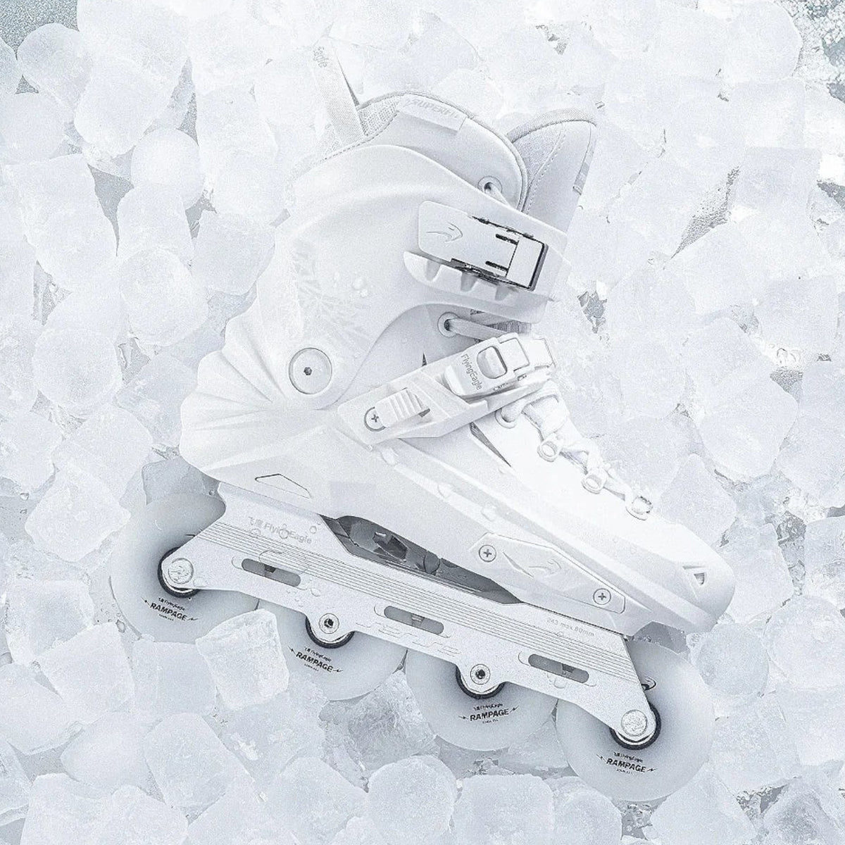 Patins KonRoller FlyingEagle Reaver Pro S7680 branco hardboot sobre cubos de gelo para patinação urbana