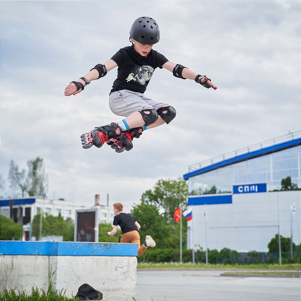 Patins FlyingEagle Infantil ajustável S9 - Black/Red Abec 7 - 25 AO 29